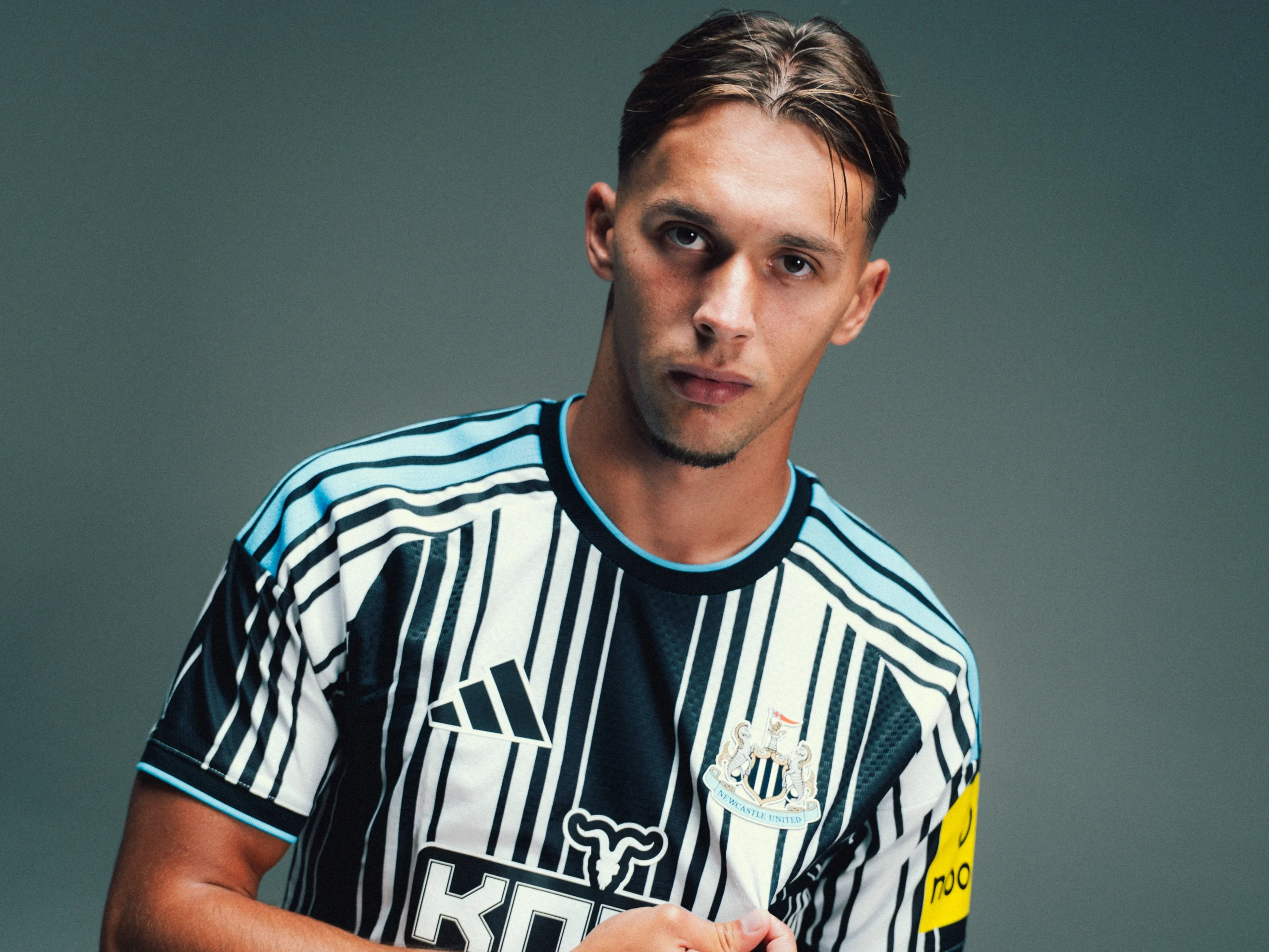 Newcastle seals the signing of Amar Dedic from Benfica for £30 million.