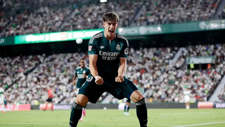 Real Madrid beats Elche in stoppage time and avoids a major slip-up in LaLiga.